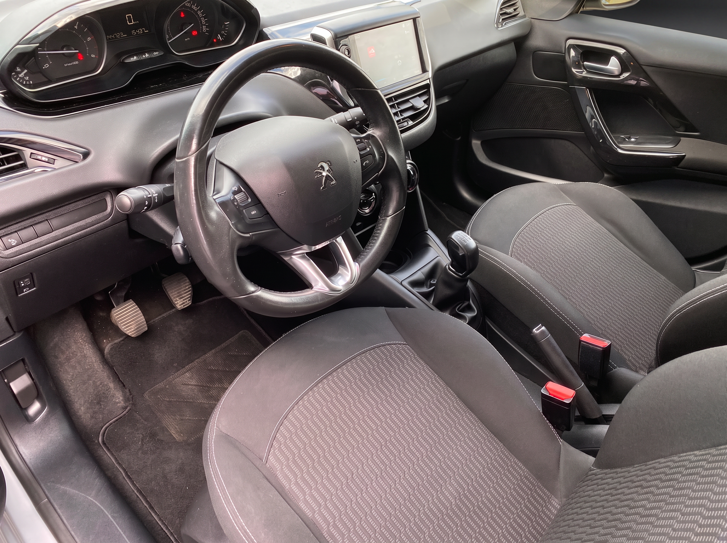 Peugeot 208 1.2 PureTech — foto 6