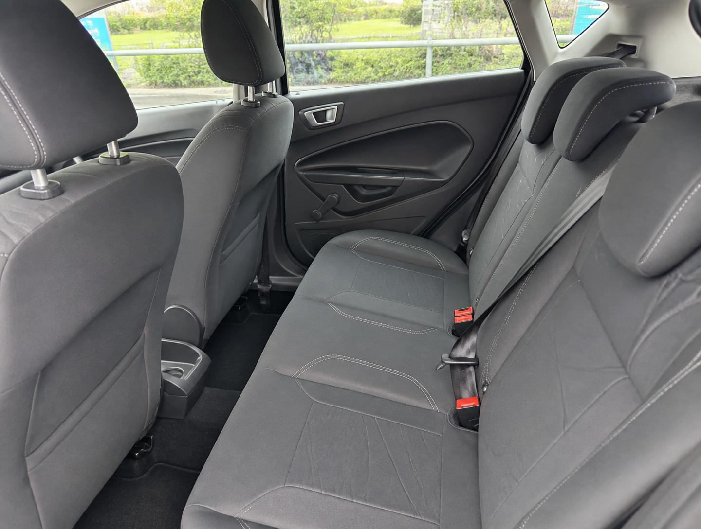 Ford Fiesta 1.1 Ti-VCT Business — foto 6