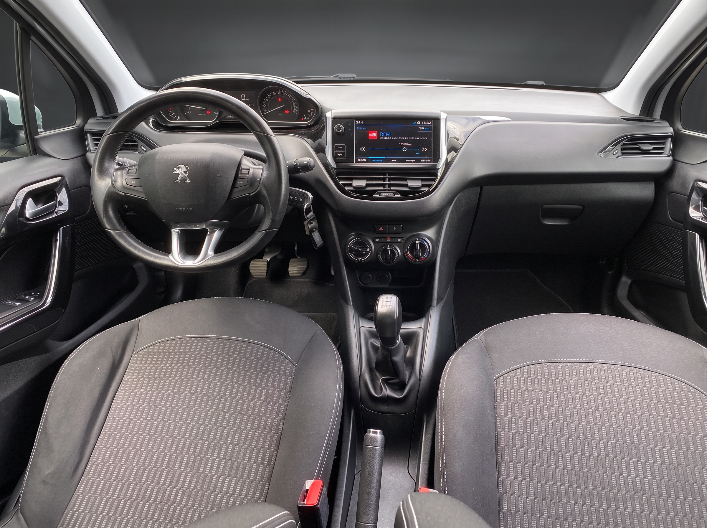 Peugeot 208 1.2 PureTech — foto 5